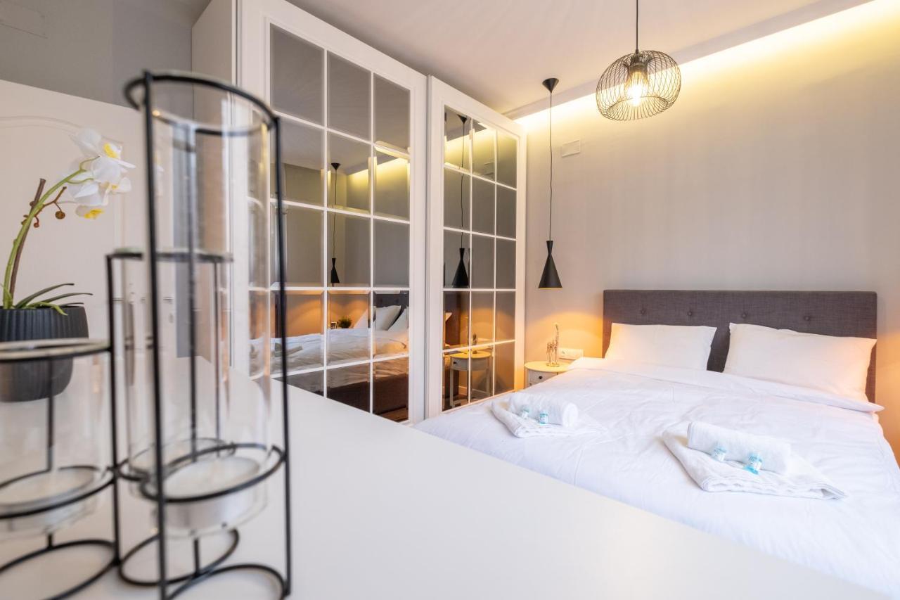 Designer & Cozy 2Bd Flat With A Parking In The City Center By Flat Mаnager София Екстериор снимка