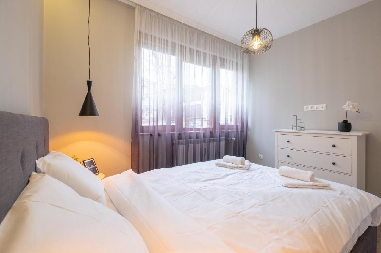 Designer & Cozy 2Bd Flat With A Parking In The City Center By Flat Mаnager София Екстериор снимка