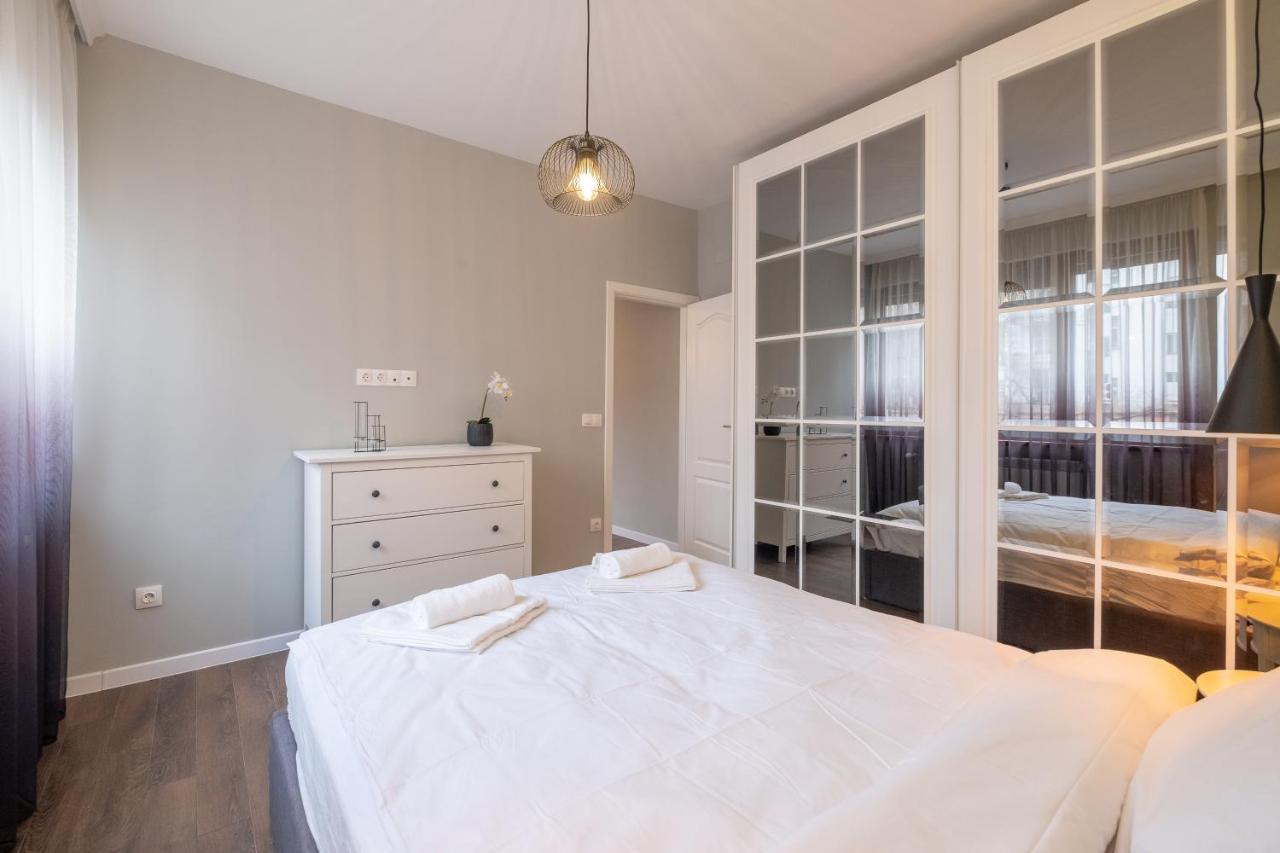 Designer & Cozy 2Bd Flat With A Parking In The City Center By Flat Mаnager София Екстериор снимка