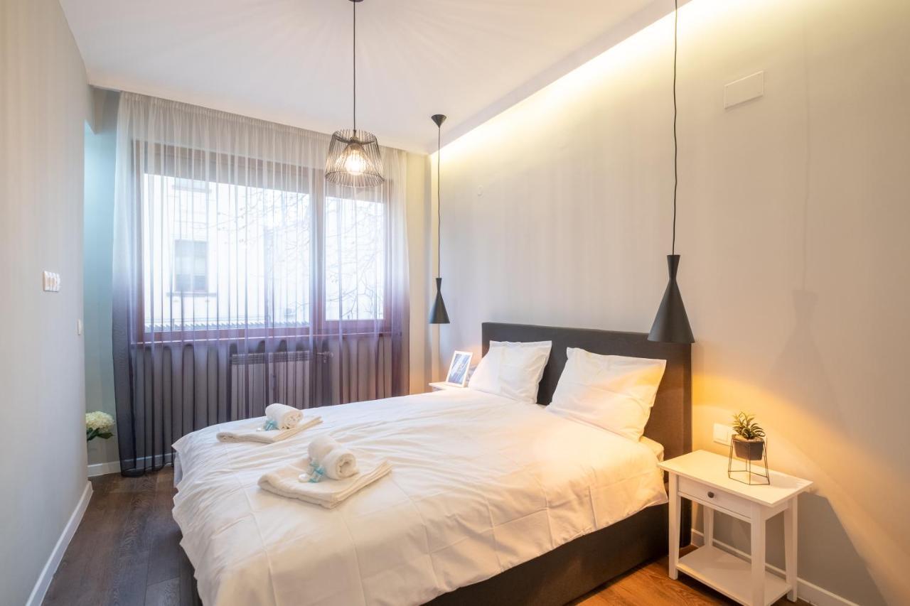 Designer & Cozy 2Bd Flat With A Parking In The City Center By Flat Mаnager София Екстериор снимка